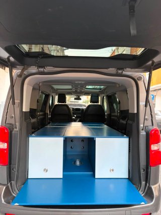 Mueble Camper Azul y Blanco