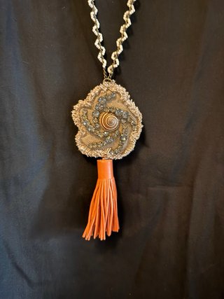 Collar Maliparmi piedra y naranja