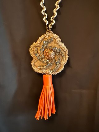 Collar Maliparmi piedra y naranja