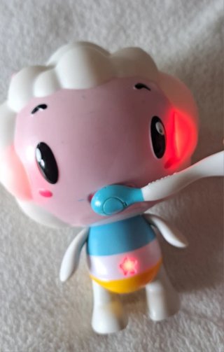 Muñeco Kuki con accesorio