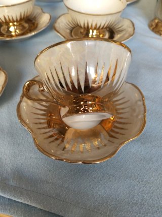 Precioso juego de café porcelana y oro