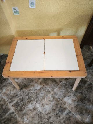 Mesa infantil IKEA FLISAT con bandejas