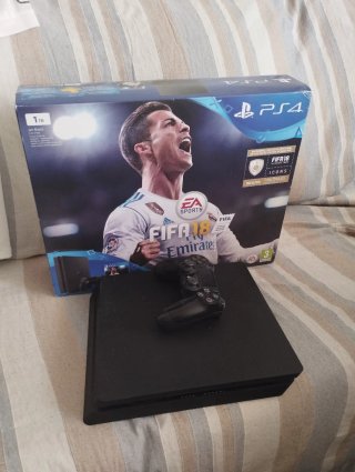 PS4 1TB FIFA 18 + Mando + Caja