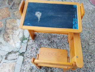 Pupitre de madera infantil Con pizarra y silla