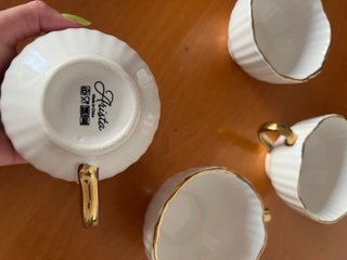 Set 4 Tazas Porcelana Blanca y Dorada