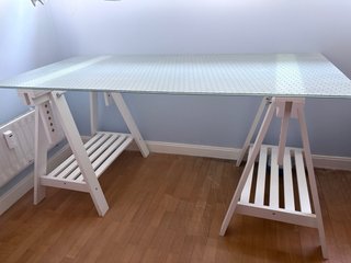 Mesa escritorio Ikea cristal y madera