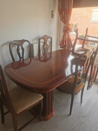 Mesa comedor + 5 sillas madera y tela