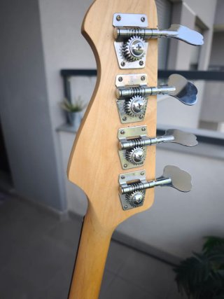 Pack Bajo Eléctrico Harley Benton + Amplificador