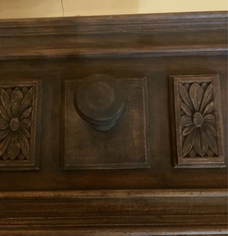Perchero de madera rústico con 4 pomos