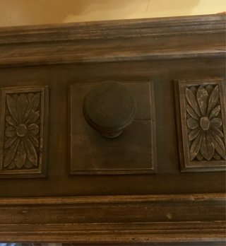 Perchero de madera rústico con 4 pomos