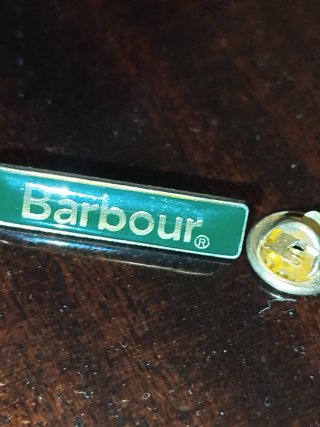 Pin Barbour Verde