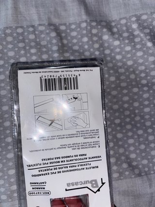 Burlete autodhesivo de pvc para bajos de puerta
