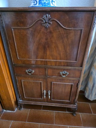 Mueble antiguo licorero de madera