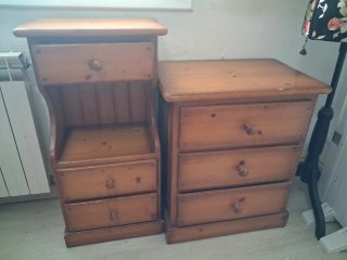2 Mesitas de noche de madera