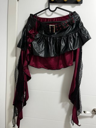 Falda Shein volantes efecto cuero M