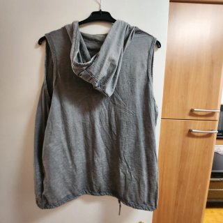 Chaleco ligero con capucha gris sin mangas