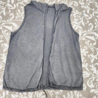 Chaleco ligero con capucha gris sin mangas