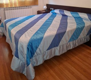 EDREDON SATINADO CAMA  135 Azul y azul celest