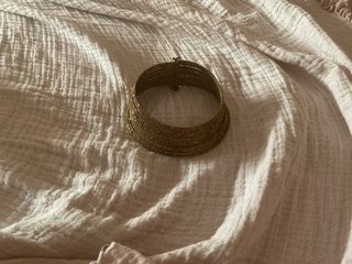 Gargantilla dorada estilo étnico