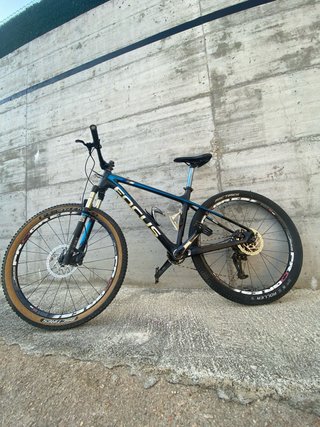 Bicicleta Focus Raven 27.5 Carbono