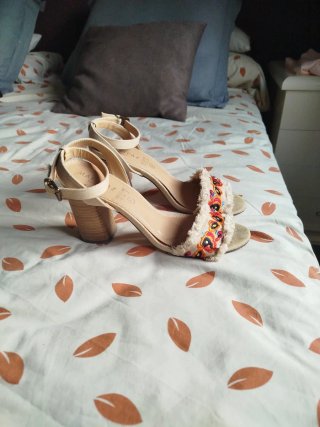 Sandalias Marypaz tacón beige talla 40