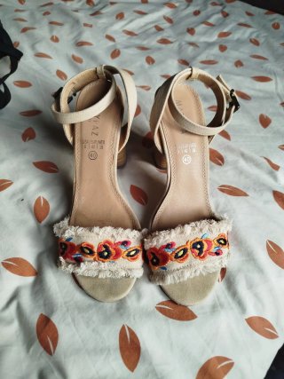 Sandalias Marypaz tacón beige talla 40