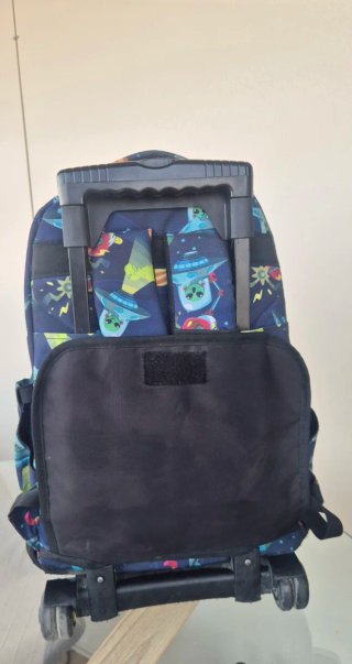 Mochila Totto con ruedas y estampado espacial
