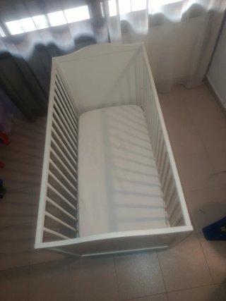 Cuna bebé blanca con colchón