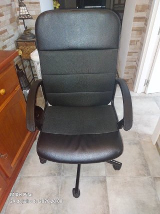 Silla de oficina ergonómica negra