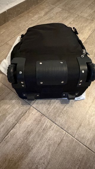 Mochila con ruedas y compresion al vacio