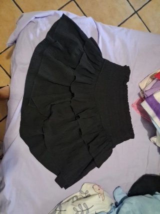 Falda pantalón negra con volantes