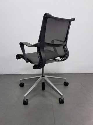 Silla HERMAN MILLER SETU ergonómica profesional