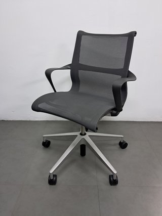 Silla HERMAN MILLER SETU ergonómica profesional
