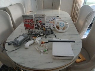 Nintendo Wii con 3 juegos y accesorios