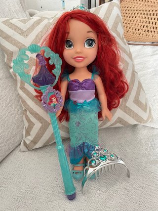 Muñeca Ariel Disney con varita y corona