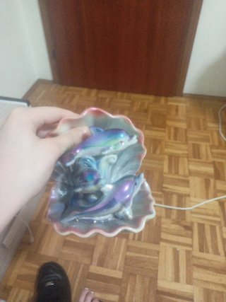 Soprammobile con delfini in ceramica