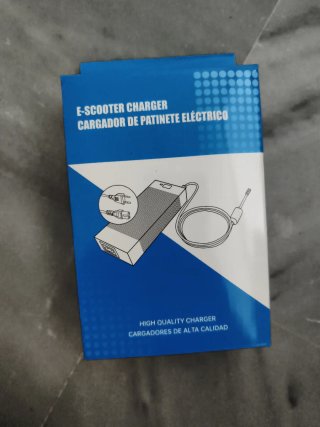 Cargador E-Scooter 42V 2A M365/Pro