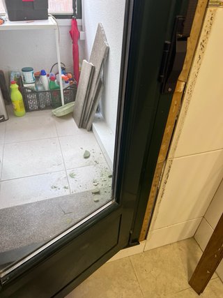 Puerta balcón aluminio con persiana