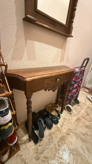 Espejo de madera con detalles tallados + Aparador