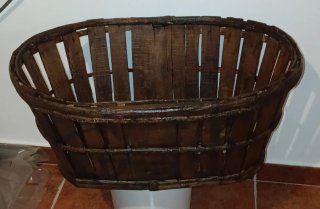 Banasta antigua de madera (más de 80 años)
