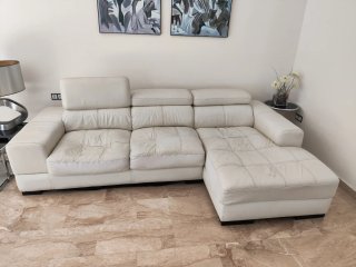 Sofá seccional de piel blanco