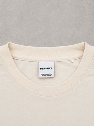 Camiseta Bershka Beige Corte Relaxed