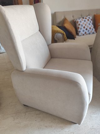 Sillón beige de tela