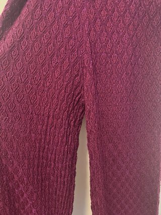 Pantalones acampanados morados brillantes