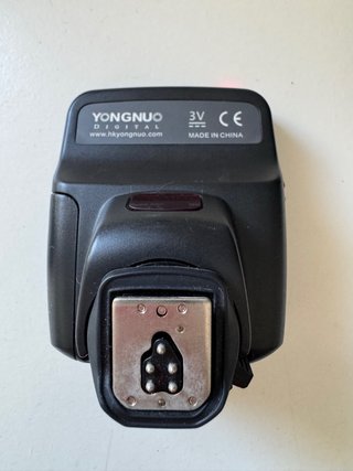 Transmisor YONGNUO YN-E3-RT Speedlite