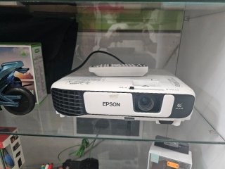 Proyector Epson Blanco y Negro