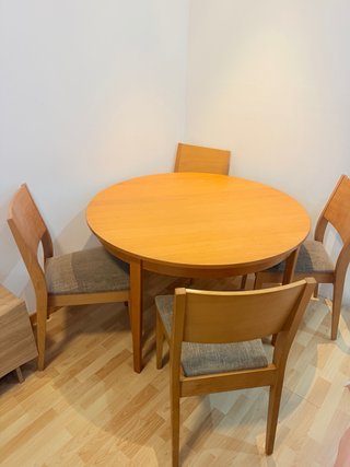 Mesa redonda madera con 4 sillas