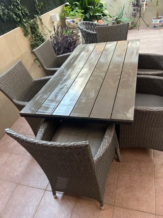 Mesa de jardín con 4 sillones