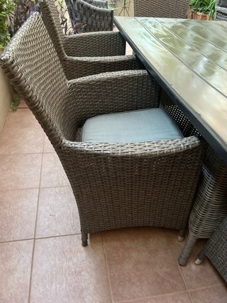 Mesa de jardín con 4 sillones