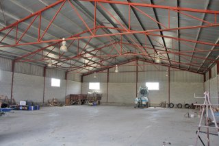 Se vende Nave agrícola  y plantación de olivo